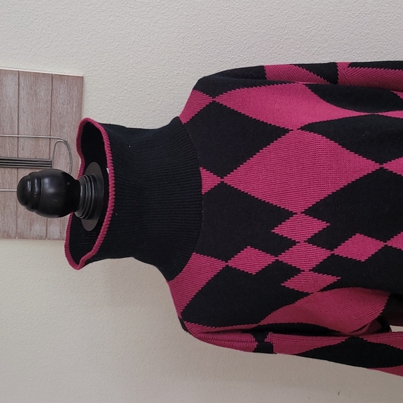 💕VINTAGE PIERRE CARDIN SWEATER. - Picture 4 of 10